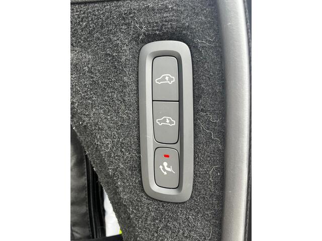 Volvo XC90 2.0 T8 Recharge AWD Ultimate Dark | Plug-in Hybrid (PHEV) | Trekhaak | Luchtvering | 360 Graden Camera | Head-up Display | Panoramadak | Alarm | Stoelverhoger | Keyless Entry | Elektrische Achterklep | Harman Kardon Audio