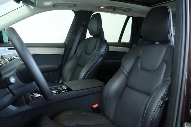 Volvo XC90 T8 Plug-in hybrid AWD Ultra Dark | Luchtvering | Panoramadak | Trekhaak | Premium audio by Bowers&Wilkins | Verwarmbare voorstoelen met massagefunctie |