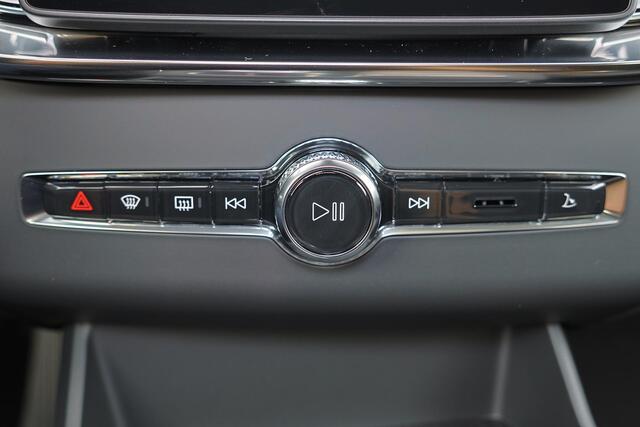 Volvo XC90 T8 Recharge AWD Ultra Dark Exec. Ed. - Luchtvering - Panorama/schuifdak - IntelliSafe Assist & Surround - 360º Camera - Bowers & Wilkins audio - Adaptieve LED koplampen - Verwarmde voorstoelen, stuur & achterbank - Parkeersensoren voor & achter - Elektr.