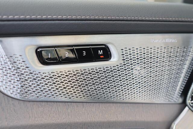 Volvo XC90 T8 Recharge AWD Ultra Dark Exec. Ed. - Luchtvering - Panorama/schuifdak - IntelliSafe Assist & Surround - 360º Camera - Bowers & Wilkins audio - Adaptieve LED koplampen - Verwarmde voorstoelen, stuur & achterbank - Parkeersensoren voor & achter - Elektr.