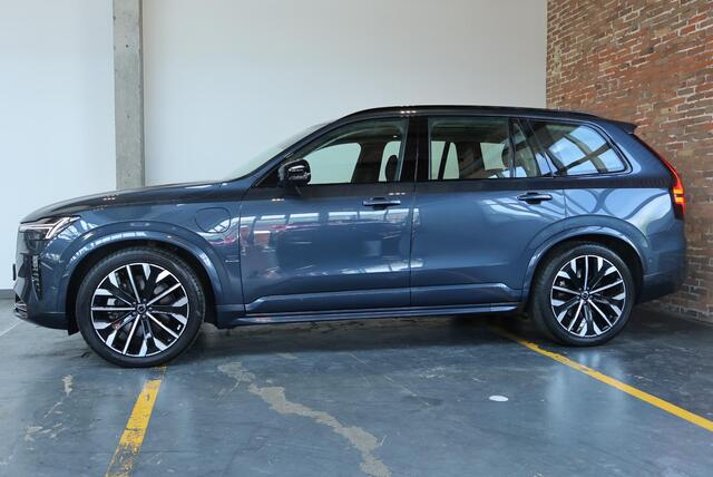 Volvo XC90 T8 Plug-in hybrid AWD Ultra Dark | Bowers & Wilkins Premium Audio | Luchtvering | Nappa Lederen bekleding met ventilatie | 360° Parkeercamera | Semi-Electrische Wegklapbare trekhaak | Panoramadak | Stoelverwarming | Parkeersensoren voor + achter