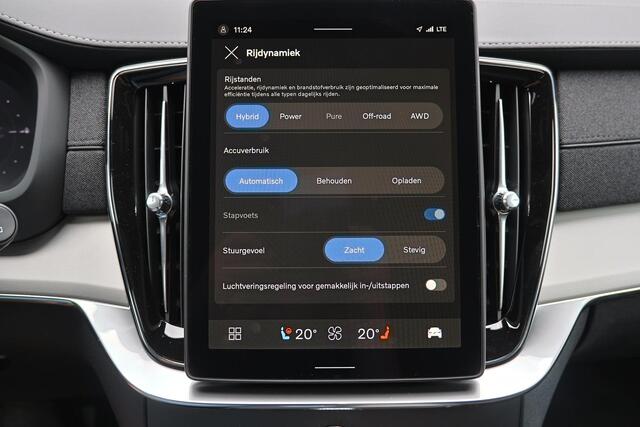 Volvo XC90 T8 Recharge AWD Ultra Black Ed. Exec. - Luchtvering - Panorama/schuifdak - IntelliSafe Assist & Surround - 360º Camera - Bowers & Wilkins audio - Verwarmde voorstoelen, stuur & achterbank - Parkeersensoren voor & achter - Elektr. bedienb. voorstoelen met