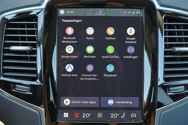 Volvo XC90 T8 Recharge AWD Core Bright - IntelliSafe Assist & Surround - Harman/Kardon audio - Adaptieve LED koplampen - Parkeercamera achter - Verwarmde voorstoelen, stuur & achterbank - Draadloze tel. lader - Extra getint glas - Inklapbare trekhaak - 20' LMV