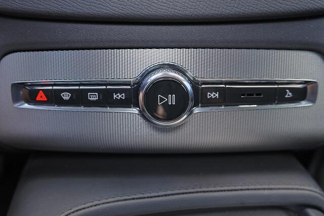Volvo XC90 T8 Recharge AWD Core Bright - IntelliSafe Assist & Surround - Harman/Kardon audio - Adaptieve LED koplampen - Parkeercamera achter - Verwarmde voorstoelen, stuur & achterbank - Parkeersensoren voor & achter - Draadloze tel. lader - Standkachel - Extra get