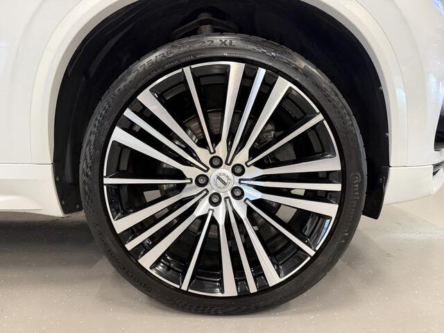 Volvo XC90 T8 Recharge AWD R-Design PANO/TREKHAAK/HEAD-UP/22"/H&K/MEMORY/ALCANTARA-LEER/360CAMERA/ACC/PILOT-ASSIST/PRIVACY/BLACK-DESIGN/DONKERE-HEMEL/CRYSTAL-WEISS PARELMOER/NET OH BEURT GEHAD BIJ VOLVO DEALER