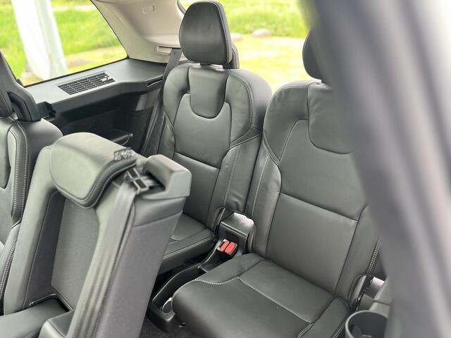 Volvo XC90 T8 Plug-in hybrid AWD Ultra Dark | Executive Edition | Luchtvering | Bowers & Wilkins | Trekhaak | Massage Stoelen |
