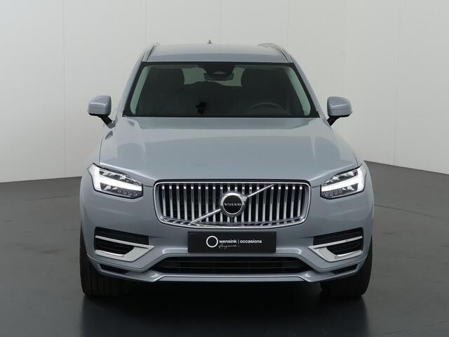 Volvo XC90 2.0 T8 Recharge AWD Core Bright | Achteruitrijcamera | Apple CarPlay/Android Auto | Comfortstoelen | Adaptieve Cruise Control | Draadloze telefoonlader | Ele. achterklep | Navigatie | Sfeerverlichting | Stuur en stoelverwarming | 7-Zitplaatsen | Harman/Ka