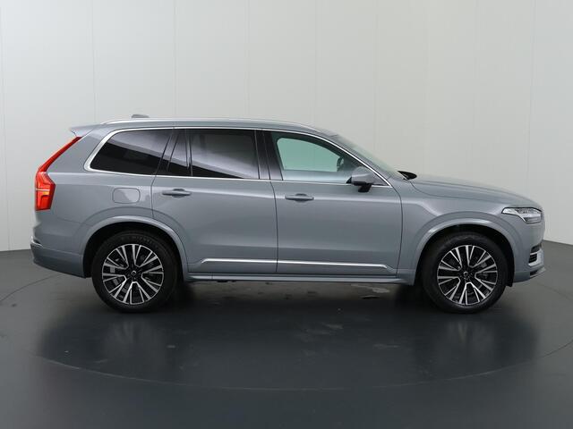 Volvo XC90 2.0 T8 Recharge AWD Core Bright | Achteruitrijcamera | Apple CarPlay/Android Auto | Comfortstoelen | Adaptieve Cruise Control | Draadloze telefoonlader | Ele. achterklep | Navigatie | Sfeerverlichting | Stuur en stoelverwarming | 7-Zitplaatsen | Harman/Ka