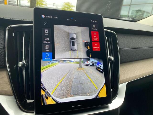 Volvo XC90 Plus Dark Recharge Plug-In Hybrid AWD
