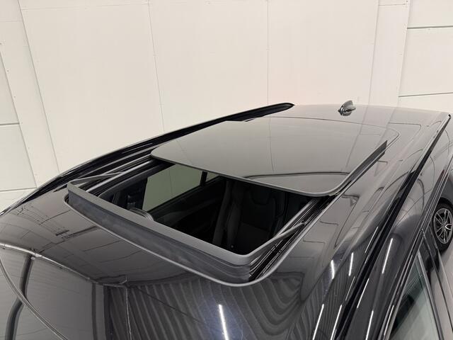 Volvo XC90 T8 Recharge AWD R-Design PANO/B&W/TREKHAAK/360CAMERA/22'/HEAD-UP/STANDKACHEL/MEMORY/GOOGLE/R-DESIGN VOL LEER/DONKERE-HEMEL/BLACK ALL BLACK/VOLLEDIG VOLVO DEALER HISTORIE