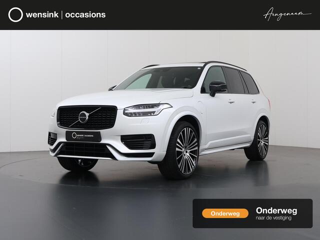 Volvo XC90 T8 Geartronic Recharge R-Design Edition | SOH 98,7% | Navigatie | Panoramadak | Luchtvering | 360° Camera | HUD | 22" Lichtmetalen Velgen | Cruise Control Adaptief | Elek. Stoelen met Geheugen | Harman/Kardon |