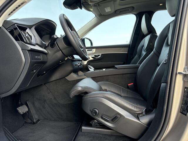 Volvo XC90 2.0 T8 Plug-in hybrid AWD Ultra Dark | SOH:100% | Trekhaak | Actieve Luchtvering | Bowers en Wilkins Audio | Nappa leder met ventilatie | Panoramadak | 22" lichtmetalen velgen | Massage stoelen | Power Seats |