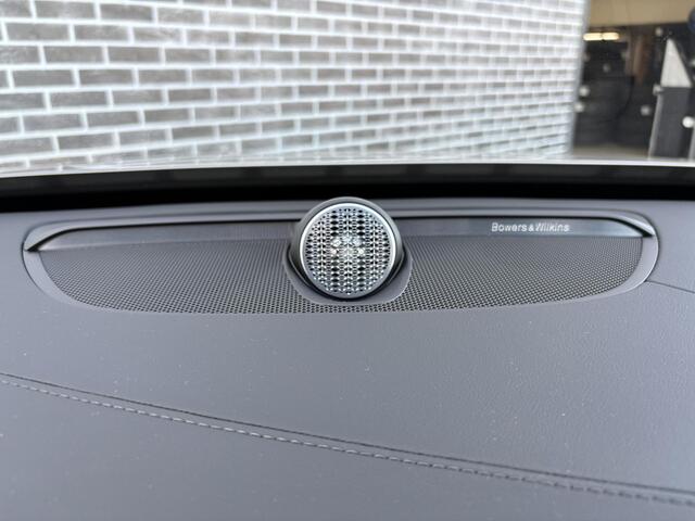 Volvo XC90 2.0 T8 Plug-in hybrid AWD Ultra Dark | SOH:100% | Trekhaak | Actieve Luchtvering | Bowers en Wilkins Audio | Nappa leder met ventilatie | Panoramadak | 22" lichtmetalen velgen | Massage stoelen | Power Seats |