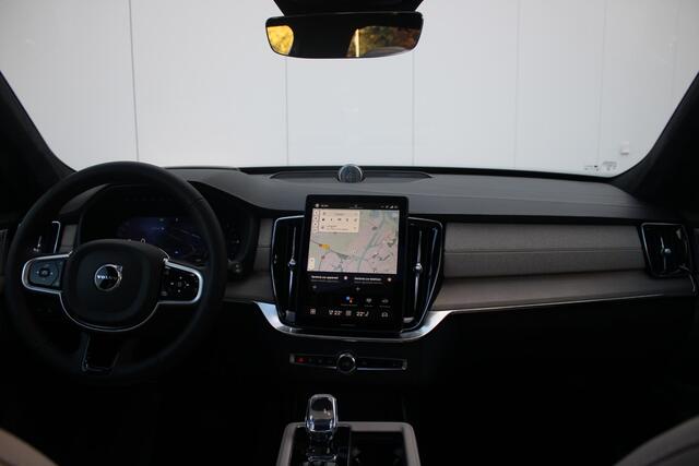 Volvo XC90 T8 Plug-in hybrid AWD Ultra Bright Exec. Ed. | Verwarmde, Geventileerde en Masserende Voorstoelen | Luchtvering | Panoramisch Schuif-/Kanteldak | 360º Camera | Gelamineerd en Getint Glas Achter| Bowers & Wilkins | 22 Lichtmetalen velgen.