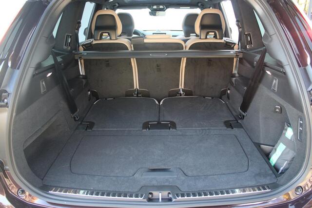Volvo XC90 T8 Plug-in hybrid AWD Ultra Bright Exec. Ed. | Verwarmde, Geventileerde en Masserende Voorstoelen | Luchtvering | Panoramisch Schuif-/Kanteldak | 360º Camera | Gelamineerd en Getint Glas Achter| Bowers & Wilkins | 22 Lichtmetalen velgen.