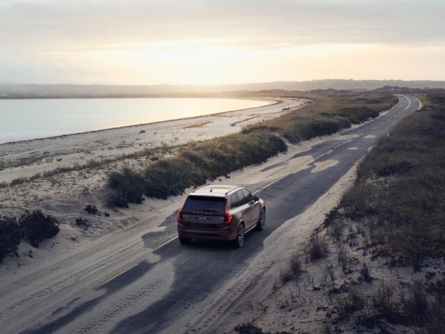 Volvo XC90 T8 Plug-in hybrid AWD Ultra Dark Exec. Ed. | Panoramadak | 360° camera | Bowers & Wilkins | Luchtvering | Head-up display | Stoelventilatie | Trekhaak