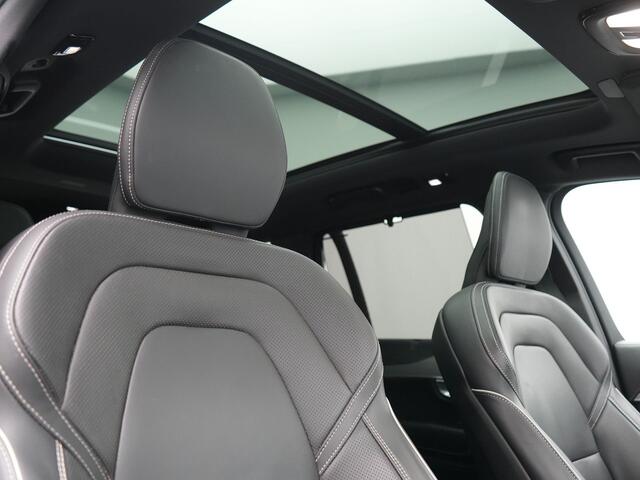 Volvo XC90 T8 Recharge AWD Plus Dark Long Range 7 Persoons PHEV 456pk Dealer O.H. | Trekhaak Af Fabriek | Panodak | Luchtvering | Adaptive Cruise | 360 Camera | Lederen Sportstoelen Memory & Verwarmd | Harman / Kardon | Keyless | Blis | Stuur Verwarmd | Apple Carplay | Plug In Hybrid |
