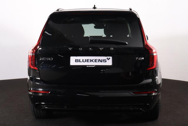 Volvo XC90 T8 Recharge AWD Ultra Dark - Luchtvering - Panorama/schuifdak - IntelliSafe Assist & Surround - 360º Camera - Bowers & Wilkins audio - Adaptieve LED koplampen - Verwarmde voorstoelen, stuur & achterbank - Parkeersensoren voor & achter - Elektr. bedienb. voorstoelen met geheugen - Geventileerde voorstoelen - Head up display - Draadloze tel. lader - Extra getint glas - Inklapbare trekhaak - 21' LMV