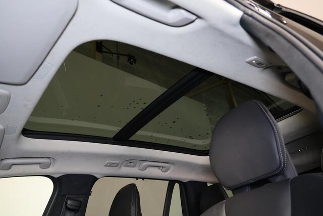 Volvo XC90 T8 Recharge AWD Ultra Dark - Luchtvering - Panorama/schuifdak - IntelliSafe Assist & Surround - 360º Camera - Bowers & Wilkins audio - Adaptieve LED koplampen - Verwarmde voorstoelen, stuur & achterbank - Parkeersensoren voor & achter - Elektr. bedienb. voorstoelen met geheugen - Geventileerde voorstoelen - Head up display - Draadloze tel. lader - Extra getint glas - Inklapbare trekhaak - 21' LMV