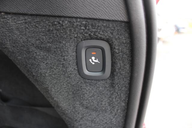 Volvo XC90 T5 AWD Inscription 7P. | Trekhaak | Head up | Schuif/kantel dak | Camera achter | Memory seats | Stoel & stuurverwarming | Stoelverkoeling |
