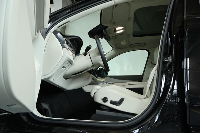 Volvo XC90 T8 Automaat AWD Ultra Dark | Bowers & Wilkins | Luchtvering | Panoramadak | Rondom zichtcamera | 22" Lichtmetalen velgen | Verwarmbare voorstoelen | Verwarmbaar stuurwiel | Massagefunctie voorstoelen | Ventileerbare voorstoelen | Verwarmbare achterbank