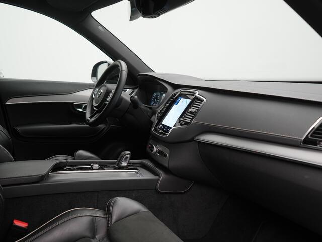 Volvo XC90 T8 Recharge AWD R-Design 7 Persoons LONG RANGE PHEV 455pk Dealer O.H. | Adaptive Cruise | 360 Camera | Lederen Sportstoelen Memory & Verwarmd | Apple Carplay | Stuur Verwarmd | Keyless | Blis | Navigatie | DAB | Virtual | Plug In Hybrid |