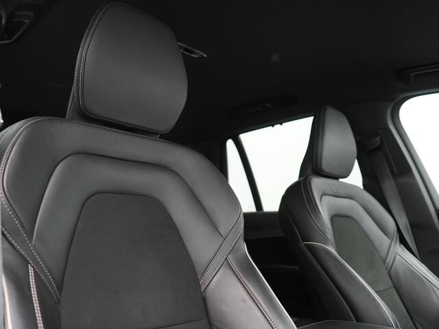 Volvo XC90 T8 Recharge AWD R-Design 7 Persoons LONG RANGE PHEV 455pk Dealer O.H. | Adaptive Cruise | 360 Camera | Lederen Sportstoelen Memory & Verwarmd | Apple Carplay | Stuur Verwarmd | Keyless | Blis | Navigatie | DAB | Virtual | Plug In Hybrid |