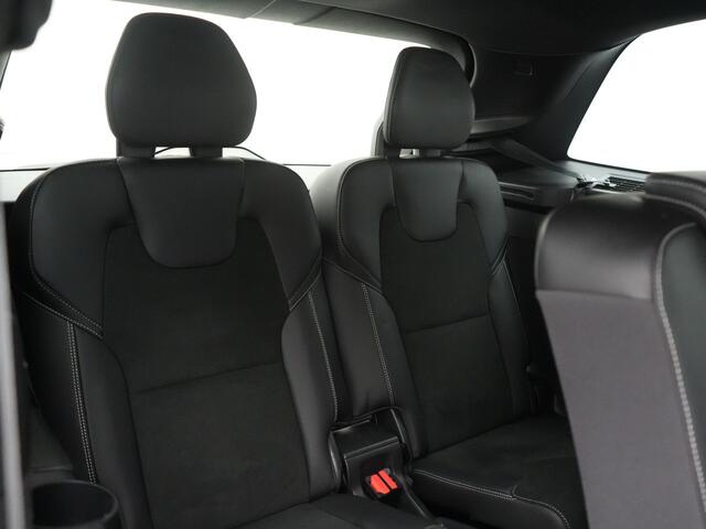 Volvo XC90 T8 Recharge AWD R-Design 7 Persoons LONG RANGE PHEV 455pk Dealer O.H. | Adaptive Cruise | 360 Camera | Lederen Sportstoelen Memory & Verwarmd | Apple Carplay | Stuur Verwarmd | Keyless | Blis | Navigatie | DAB | Virtual | Plug In Hybrid |