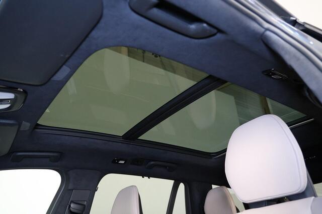 Volvo XC90 T8 Recharge AWD Ultra Bright - Luchtvering - Panorama/schuifdak - IntelliSafe Assist & Surround - 360º Camera - Bowers & Wilkins audio - Adaptieve LED koplampen - Verwarmde voorstoelen, stuur & achterbank - Parkeersensoren voor & achter - Elektr. bedienb. voorstoelen met geheugen - Geventileerde voorstoelen - Head up display - Draadloze tel. lader - Extra getint glas - Inklapbare trekhaak - 21' LMV