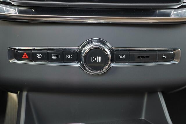 Volvo XC90 T8 Recharge AWD Ultra Bright - Luchtvering - Panorama/schuifdak - IntelliSafe Assist & Surround - 360º Camera - Bowers & Wilkins audio - Adaptieve LED koplampen - Verwarmde voorstoelen, stuur & achterbank - Parkeersensoren voor & achter - Elektr. bedienb. voorstoelen met geheugen - Geventileerde voorstoelen - Head up display - Draadloze tel. lader - Extra getint glas - Inklapbare trekhaak - 21' LMV