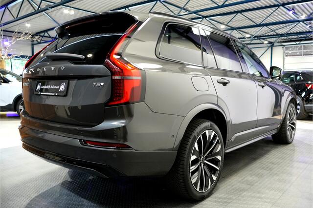 Volvo XC90 2.0 T8 AWD 335kW/456pk Aut8 Plug-in hybrid Ultra Dark 7P PANORAMADAK + HARMAN/KARDON + 360 CAMERA + STOELVANTILATIE&-MASSAGE + PILOT ASSIST + STOEL-&STUURVERWARMING + ALCANTARA HEMEL + ADAPT.CRUISE + BLIS + PARKSENSOREN V&A + 21" LM-VELGEN!!