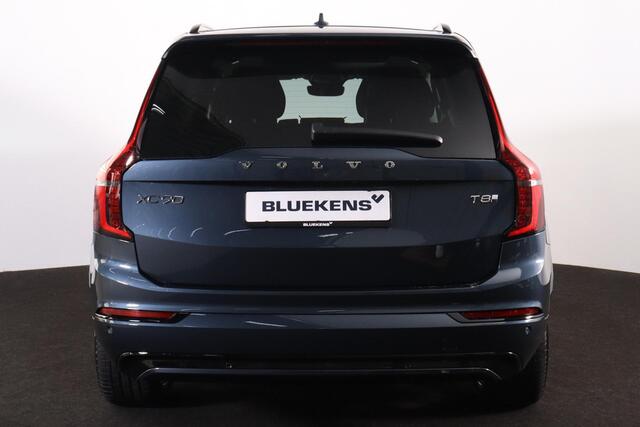 Volvo XC90 T8 Recharge AWD Ultra Dark - Luchtvering - Panorama/schuifdak - IntelliSafe Assist & Surround - Bowers & Wilkins audio - Adaptieve LED koplampen - Parkeercamera achter - Verwarmde voorstoelen, stuur & achterbank - Parkeersensoren voor & achter - Elektr. bedienb. voorstoelen met geheugen - Geventileerde voorstoelen - Head up display - Draadloze tel. lader - Extra getint glas - Inklapbare trekhaak - 22' LMV