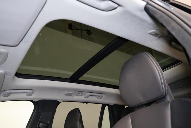 Volvo XC90 T8 Recharge AWD Ultra Dark - Luchtvering - Panorama/schuifdak - IntelliSafe Assist & Surround - Bowers & Wilkins audio - Adaptieve LED koplampen - Parkeercamera achter - Verwarmde voorstoelen, stuur & achterbank - Parkeersensoren voor & achter - Elektr. bedienb. voorstoelen met geheugen - Geventileerde voorstoelen - Head up display - Draadloze tel. lader - Extra getint glas - Inklapbare trekhaak - 22' LMV