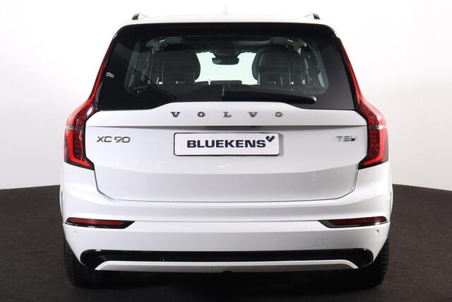 Volvo XC90 T8 Recharge AWD Ultra Dark - Luchtvering - Panorama/schuifdak - IntelliSafe Assist & Surround - 360º Camera - Bowers & Wilkins audio - Verwarmde voorstoelen, stuur & achterbank - Parkeersensoren voor & achter - Elektr. bedienb. voorstoelen met geheugen - Geventileerde voorstoelen - Head up display - Draadloze tel. lader - Inklapbare trekhaak - 21' LMV
