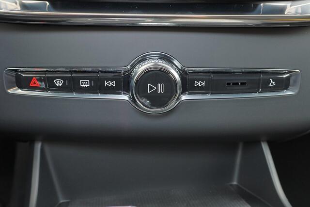 Volvo XC90 T8 Recharge AWD Ultra Black Ed. Exec. - Luchtvering - Panorama/schuifdak - IntelliSafe Assist & Surround - 360º Camera - Bowers & Wilkins audio - Adaptieve LED koplampen - Verwarmde voorstoelen, stuur & achterbank - Parkeersensoren voor & achter - Elektr. bedienb. voorstoelen met geheugen - Geventileerde voorstoelen - Head up display - Draadloze tel. lader - Extra getint glas - 22' LMV