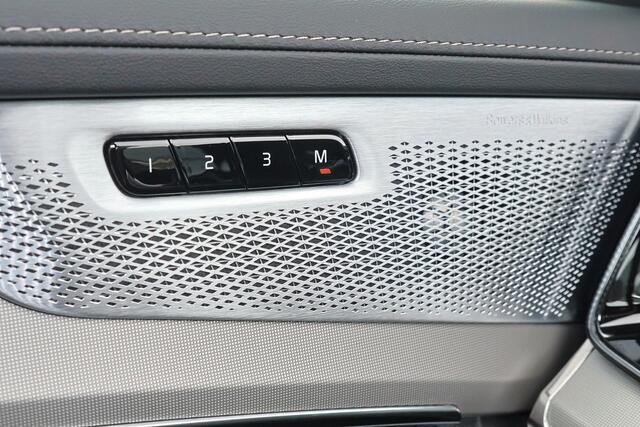 Volvo XC90 T8 Recharge AWD Ultra Black Ed. Exec. - Luchtvering - Panorama/schuifdak - IntelliSafe Assist & Surround - 360º Camera - Bowers & Wilkins audio - Adaptieve LED koplampen - Verwarmde voorstoelen, stuur & achterbank - Parkeersensoren voor & achter - Elektr. bedienb. voorstoelen met geheugen - Geventileerde voorstoelen - Head up display - Draadloze tel. lader - Extra getint glas - 22' LMV