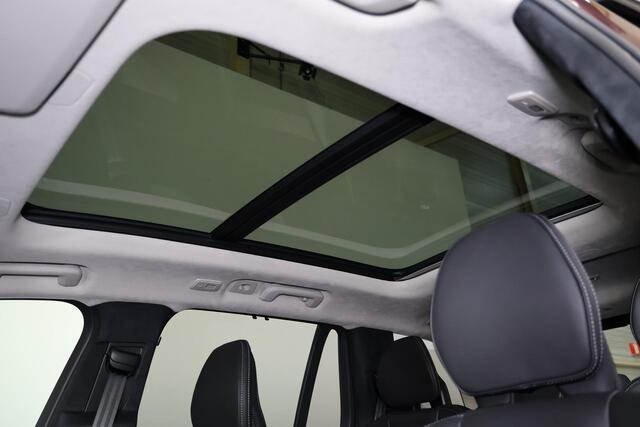 Volvo XC90 T8 Plug-in hybrid AWD Ultra Dark - Luchtvering - Panorama/schuifdak - IntelliSafe Assist & Surround - Harman Kardon audio - Adaptieve LED koplampen - 360º camera - Verwarmde voorstoelen, stuur & achterbank - Elektr. bedienb. voorstoelen met geheugen, ventilate en massage - Head up display - Draadloze tel. lader - Extra getint glas - 22 inch LMV - Parkeersensoren voor & achter