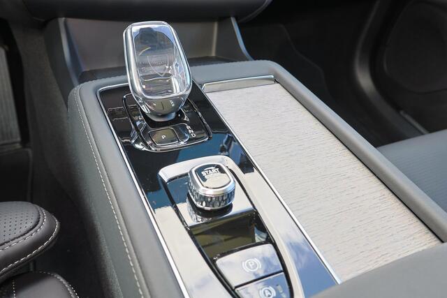 Volvo XC90 T8 Plug-in hybrid AWD Ultra Dark - Luchtvering - Panorama/schuifdak - IntelliSafe Assist & Surround - Harman Kardon audio - Adaptieve LED koplampen - 360º camera - Verwarmde voorstoelen, stuur & achterbank - Elektr. bedienb. voorstoelen met geheugen, ventilate en massage - Head up display - Draadloze tel. lader - Extra getint glas - 22 inch LMV - Parkeersensoren voor & achter