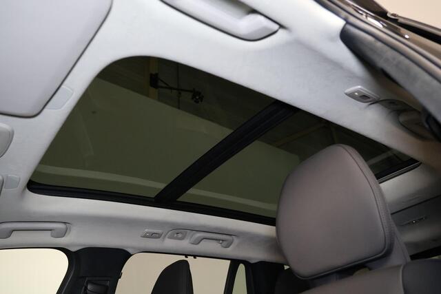Volvo XC90 T8 Recharge AWD Ultra Dark - Luchtvering - Panorama/schuifdak - IntelliSafe Assist & Surround - 360º Camera - Harman/Kardon audio - Verwarmde voorstoelen, stuur & achterbank - Parkeersensoren voor & achter - Elektr. bedienb. voorstoelen met geheugen - Head up display - Draadloze tel. lader - Extra getint glas - 21' LMV
