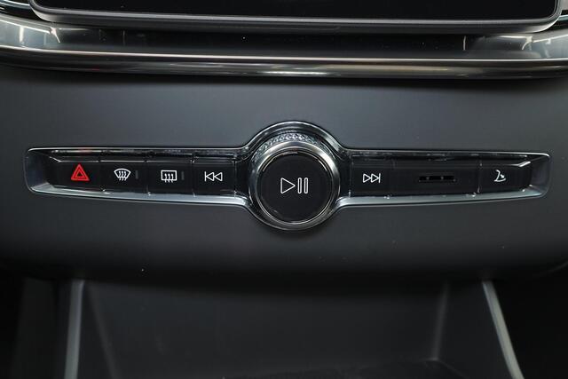 Volvo XC90 T8 Recharge AWD Ultra Bright Exec. Ed. - Luchtvering - Panorama/schuifdak - IntelliSafe Assist & Surround - 360º Camera - Bowers & Wilkins audio - Adaptieve LED koplampen - Verwarmde voorstoelen, stuur & achterbank - Parkeersensoren voor & achter - Elektr. bedienb. voorstoelen met geheugen - Geventileerde voorstoelen - Head up display - Draadloze tel. lader - Extra getint glas - 22' LMV