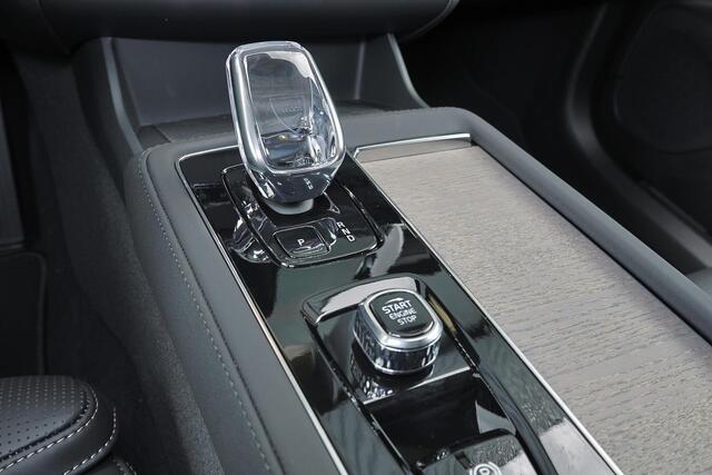 Volvo XC90 T8 Recharge AWD Ultra Bright Exec. Ed. - Luchtvering - Panorama/schuifdak - IntelliSafe Assist & Surround - 360º Camera - Bowers & Wilkins audio - Adaptieve LED koplampen - Verwarmde voorstoelen, stuur & achterbank - Parkeersensoren voor & achter - Elektr. bedienb. voorstoelen met geheugen - Geventileerde voorstoelen - Head up display - Draadloze tel. lader - Extra getint glas - 22' LMV