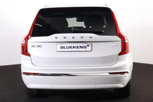 Volvo XC90 T8 Recharge AWD Ultimate Bright - Panorama/schuifdak - IntelliSafe Assist & Surround - 360º Camera - Harman/Kardon audio - Adaptieve LED koplampen - Verwarmde voorstoelen, stuur & achterbank - Parkeersensoren voor & achter - Elektr. bedienb. voorstoelen met geheugen - Draadloze tel. lader - Extra getint glas - Inklapbare trekhaak - 20' LMV