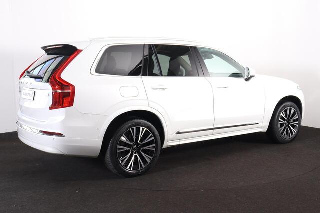 Volvo XC90 T8 Recharge AWD Ultimate Bright - Panorama/schuifdak - IntelliSafe Assist & Surround - 360º Camera - Harman/Kardon audio - Adaptieve LED koplampen - Verwarmde voorstoelen, stuur & achterbank - Parkeersensoren voor & achter - Elektr. bedienb. voorstoelen met geheugen - Draadloze tel. lader - Extra getint glas - Inklapbare trekhaak - 20' LMV