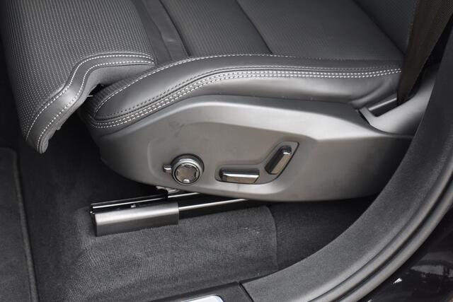 Volvo XC90 T8 408PK Plug-in Hybrid AWD Ultra Black Executive Edition | Trekhaak | Bowers & Wilkins | Luchtvering |