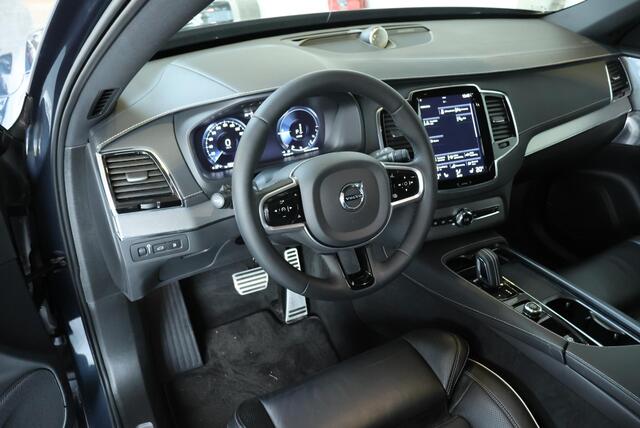 Volvo XC90 T8 Recharge AWD R-Design | Bowers & Wilkins Premium Audio | Luchtvering | Longe Range | 360° Parkeercamera | Parkeersensoren voor + achter | Parkeerverwarming | Panoramadak | Stoelverwarming | Stuurwielverwarming |