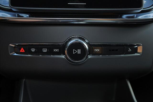 Volvo XC90 T8 Recharge AWD Ultra Dark Exec. Ed. - Luchtvering - Panorama/schuifdak - IntelliSafe Assist & Surround - 360º Camera - Bowers & Wilkins audio - Adaptieve LED koplampen - Verwarmde voorstoelen, stuur & achterbank - Parkeersensoren voor & achter - Elektr. bedienb. voorstoelen met geheugen - Geventileerde voorstoelen - Head up display - Draadloze tel. lader - Extra getint glas - 22' LMV