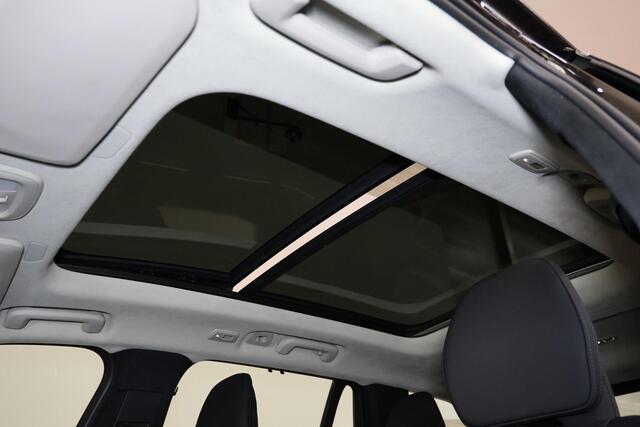 Volvo XC90 T8 Recharge AWD Ultra Dark - Luchtvering - Panorama/schuifdak - IntelliSafe Assist & Surround - 360º Camera - Bowers & Wilkins audio - Adaptieve LED koplampen - Verwarmde voorstoelen, stuur & achterbank - Parkeersensoren voor & achter - Elektr. bedienb. voorstoelen met geheugen - Draadloze tel. lader - Inklapbare trekhaak - 21' LMV