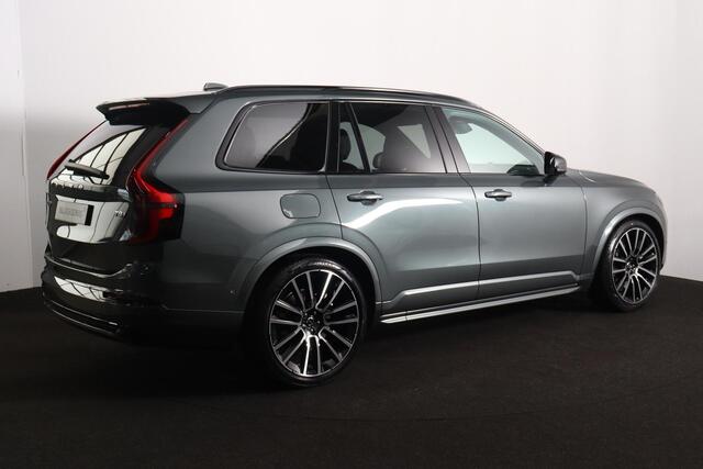 Volvo XC90 T8 Recharge AWD Ultra Dark Exec. Ed. - Luchtvering - Panorama/schuifdak - IntelliSafe Assist & Surround - 360º Camera - Bowers & Wilkins audio - Adaptieve LED koplampen - Verwarmde voorstoelen, stuur & achterbank - Parkeersensoren voor & achter - Elektr. bedienb. voorstoelen met geheugen - Head up display - Draadloze tel. lader - Extra getint glas - 22' LMV