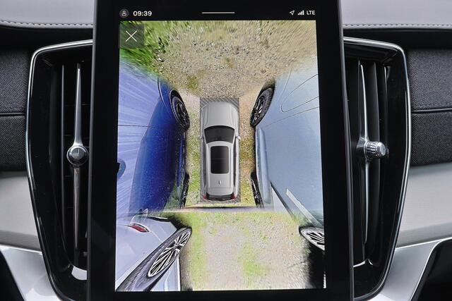 Volvo XC90 T8 Recharge AWD Ultra Dark Exec. Ed. - Luchtvering - Panorama/schuifdak - IntelliSafe Assist & Surround - 360º Camera - Bowers & Wilkins audio - Adaptieve LED koplampen - Verwarmde voorstoelen, stuur & achterbank - Parkeersensoren voor & achter - Elektr. bedienb. voorstoelen met geheugen - Head up display - Draadloze tel. lader - Extra getint glas - 22' LMV