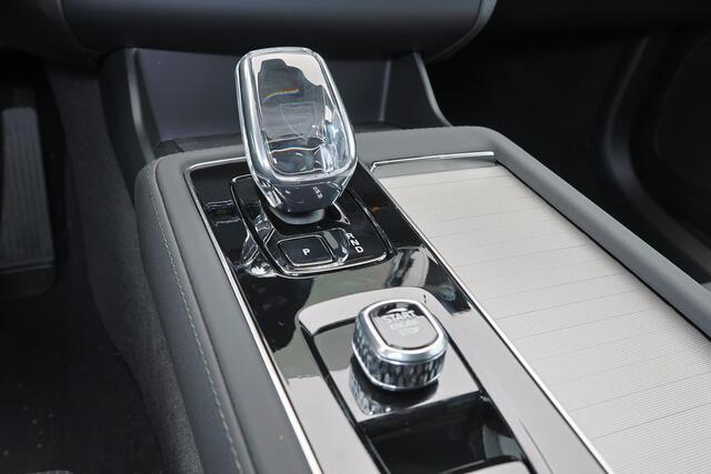 Volvo XC90 T8 Recharge AWD Ultra Dark Exec. Ed. - Luchtvering - Panorama/schuifdak - IntelliSafe Assist & Surround - 360º Camera - Bowers & Wilkins audio - Adaptieve LED koplampen - Verwarmde voorstoelen, stuur & achterbank - Parkeersensoren voor & achter - Elektr. bedienb. voorstoelen met geheugen - Head up display - Draadloze tel. lader - Extra getint glas - 22' LMV